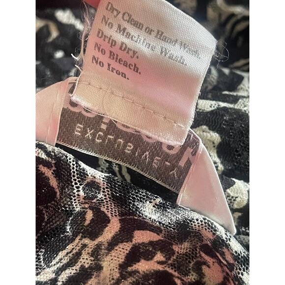 Exclusively Misook Ruffle Top - Picture 9 of 9